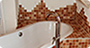 Einfassung einer freistehenden Badewanne in Mosaiktechnik